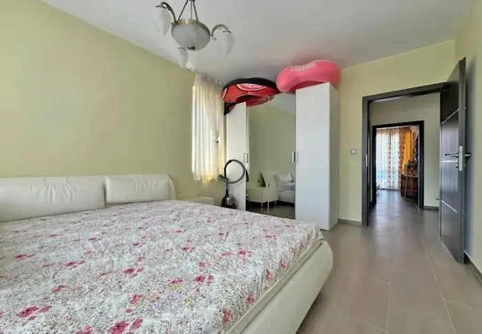 Apartments Nessebar アパート